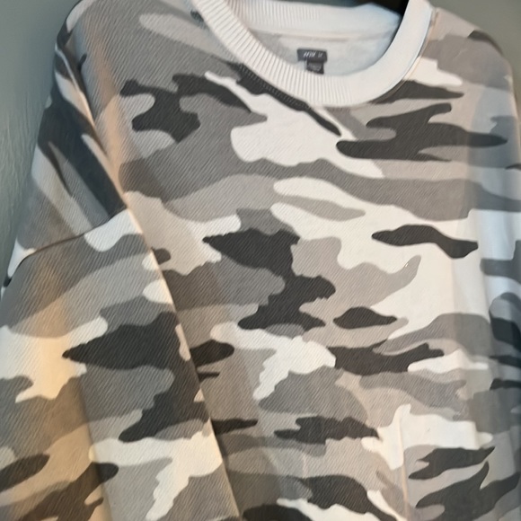 Aerie Camo Oversized Crewneck size small - Picture 3 of 10